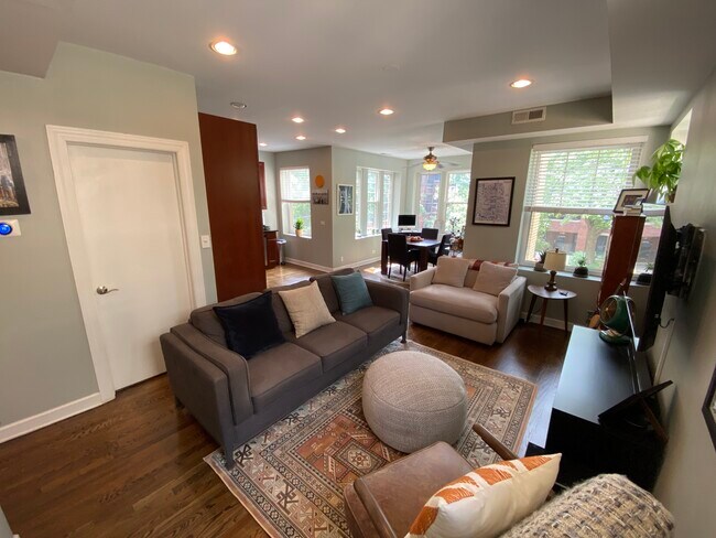 Living Room - 5619 N Wayne Ave