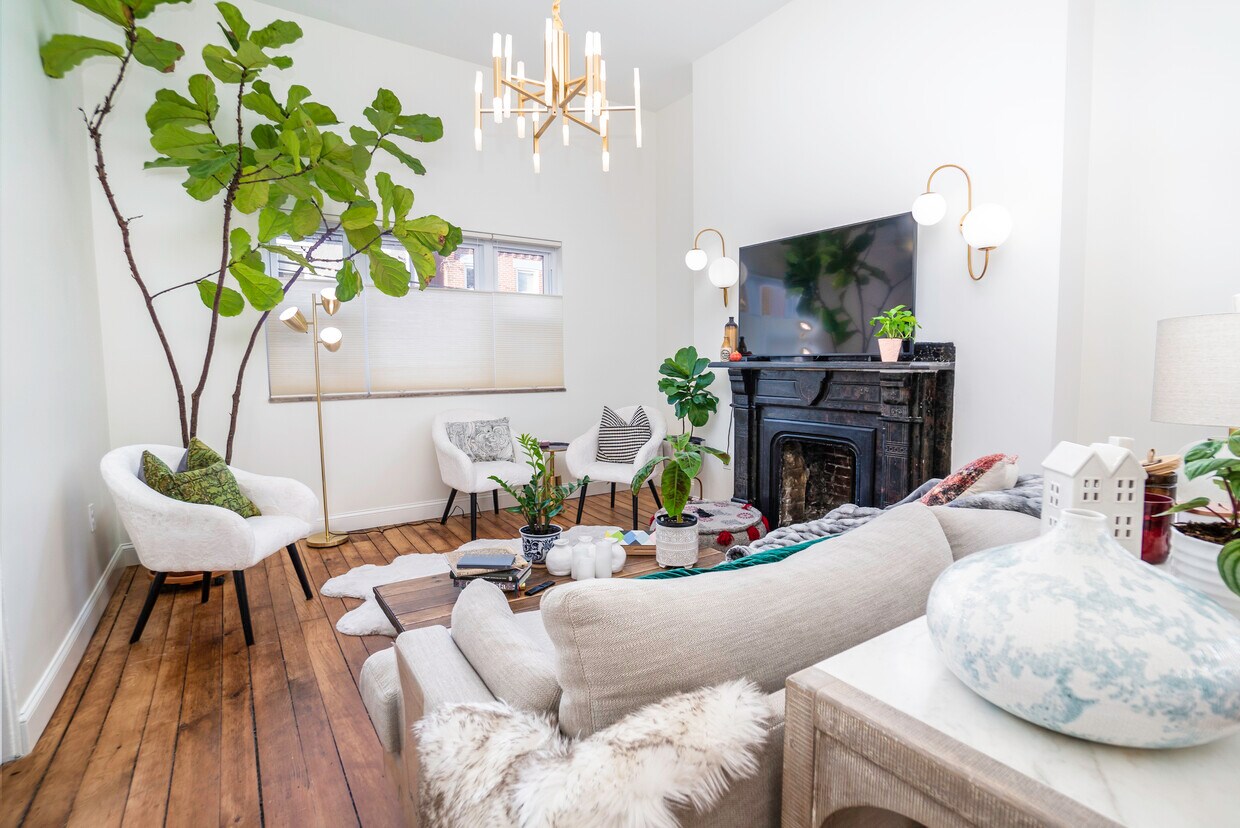 Living room - 181 45th St