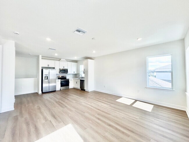 Foto del edificio - Modern 1/1 Garage Apartment Living in the Heart of Laureate Park!