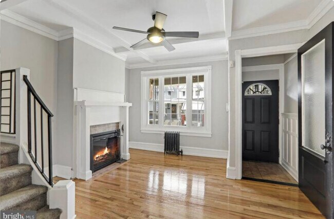 Living room - 639 S Conestoga St
