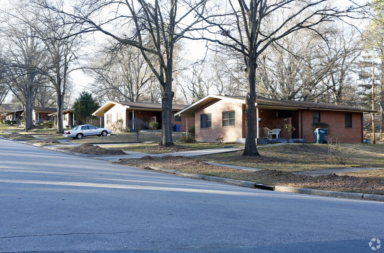 Primary Photo - 300 Gary St