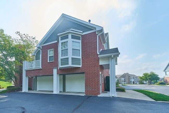 Building Photo - Wonderful 2 bedroom 2 bath Condo End Unit ...