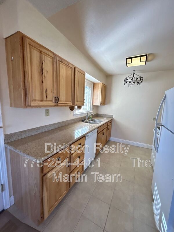 Building Photo - 915 Melrose Dr