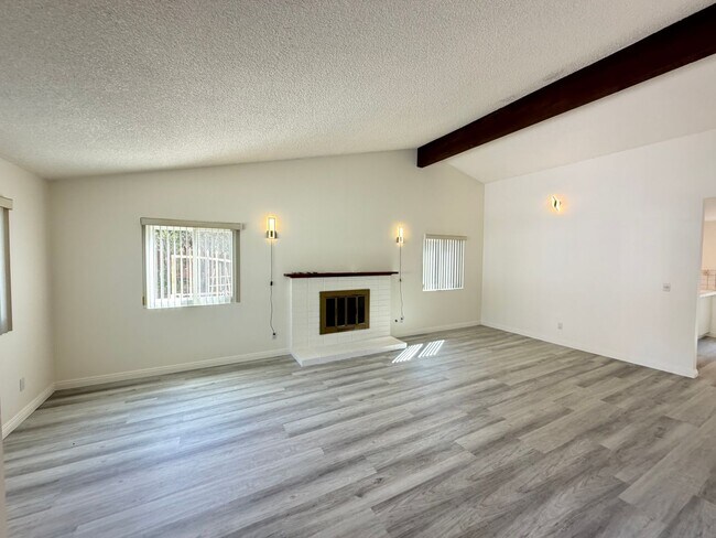 Building Photo - 3 bed, 2 bath single story home in West Hills