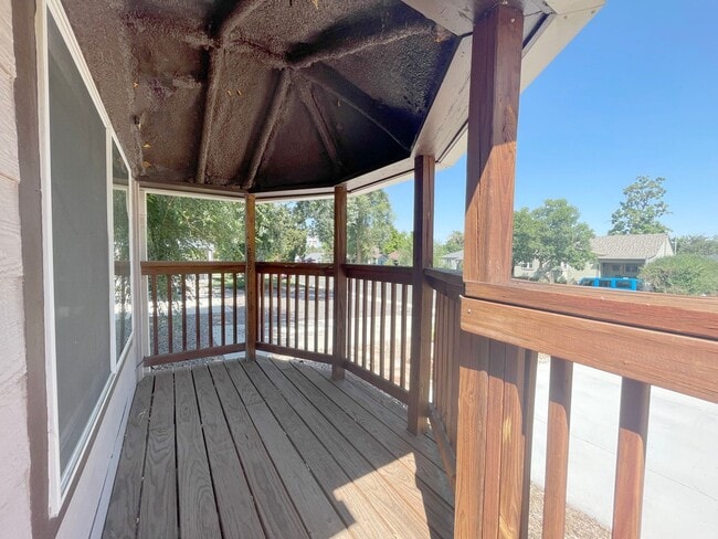 Building Photo - Gorgeous 4-bedroom home with finished base...