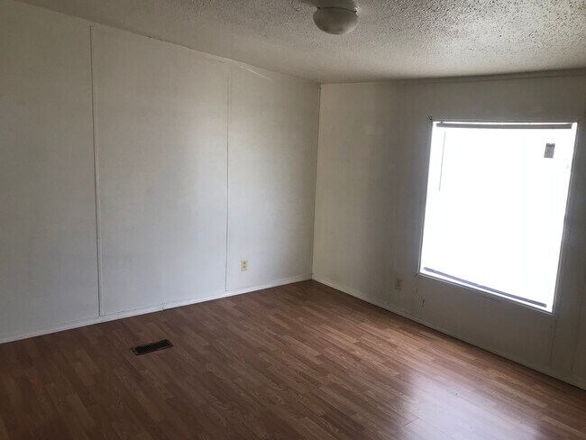 Foto del edificio - 4965 Gladys Owens St
