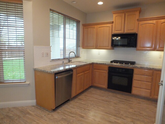 Foto del edificio - 3/2.5 2300 sf Cameron Park home