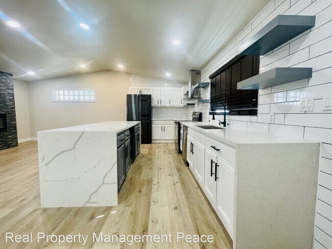 Building Photo - 3 br, 2 bath House - 2205 Santa Clara Drive