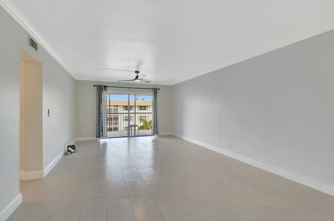 Foto del edificio - 800 E Camino Real