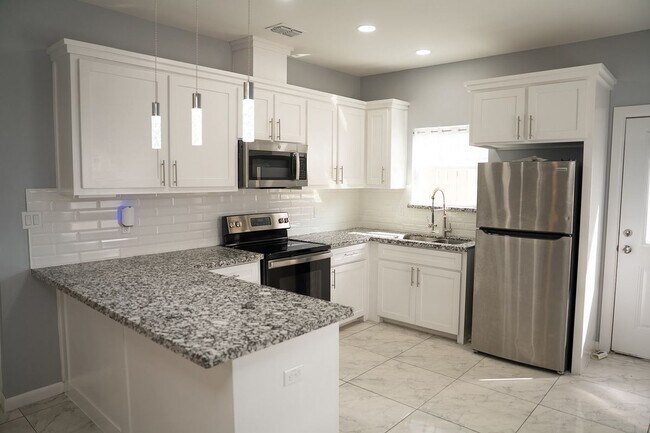 Foto del edificio - 1019 N Blair Ave