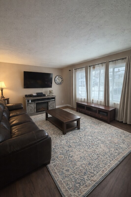 Building Photo - 821 Davis Ave