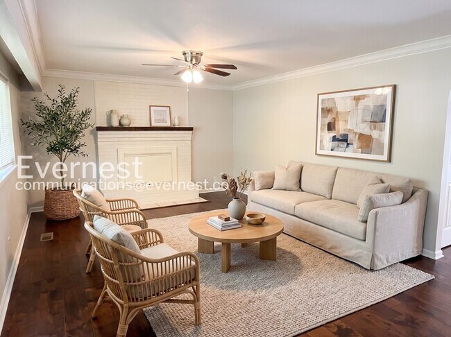 Foto del edificio - 5526 Crestview Dr