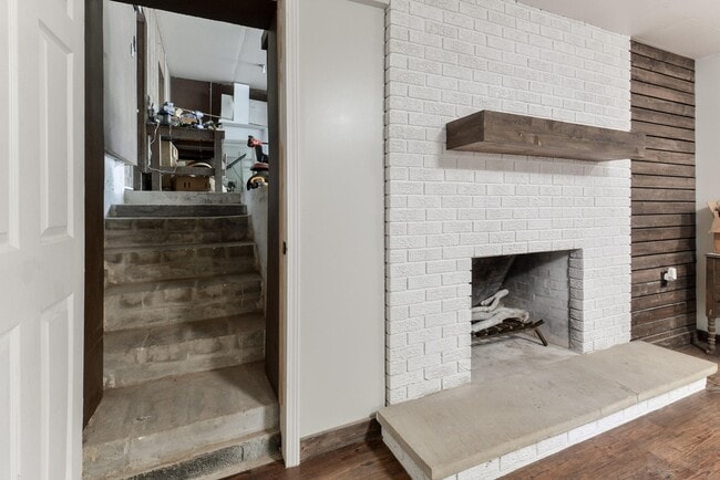 Acceso al garaje desde el sótano - 2304 E Cardinal St