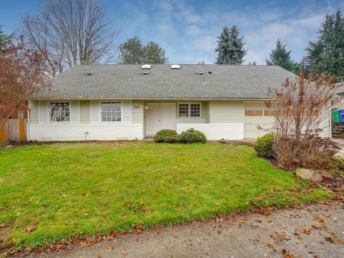 Primary Photo - 3902 NE 135th Ave