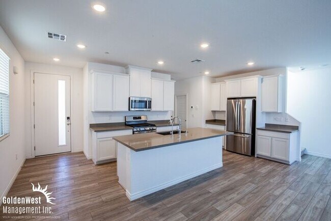 Foto del edificio - Modern 3Bdm 2.5Ba Home with Private Outdoor Retreat in Northwest Las Vegas.
