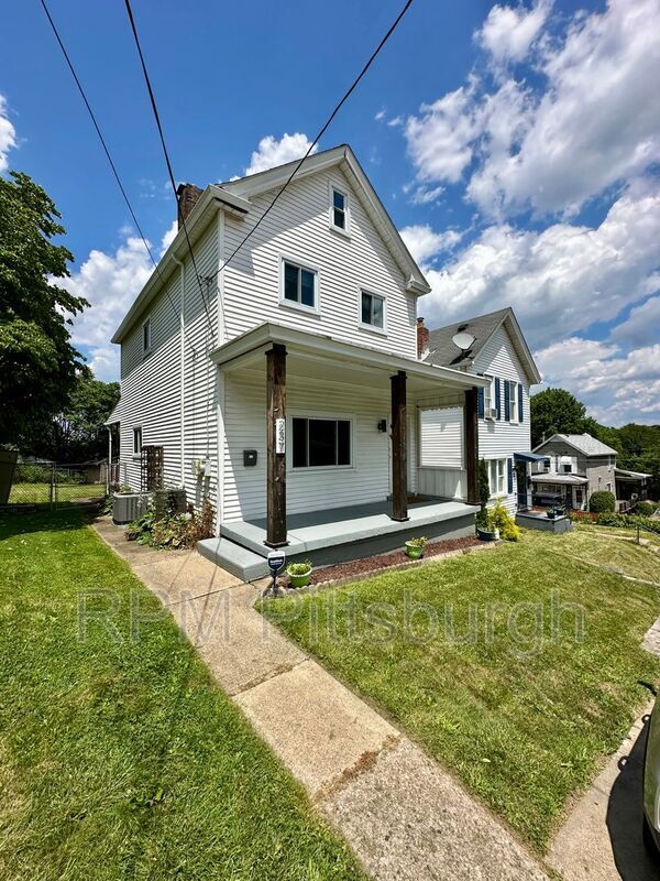 Primary Photo - 237 Mary St
