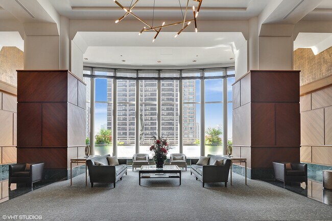 Lobby - 100 E Huron St