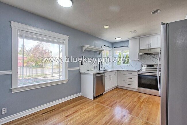 Foto del edificio - 3 Bed, 2 Bath Home Near Mill City Park in Portland