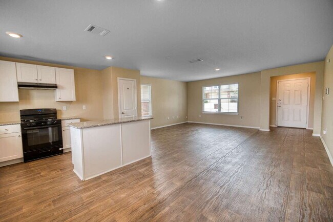 Foto del edificio - 3BD/2.5BA– ELECTRICITY INCLUDED!