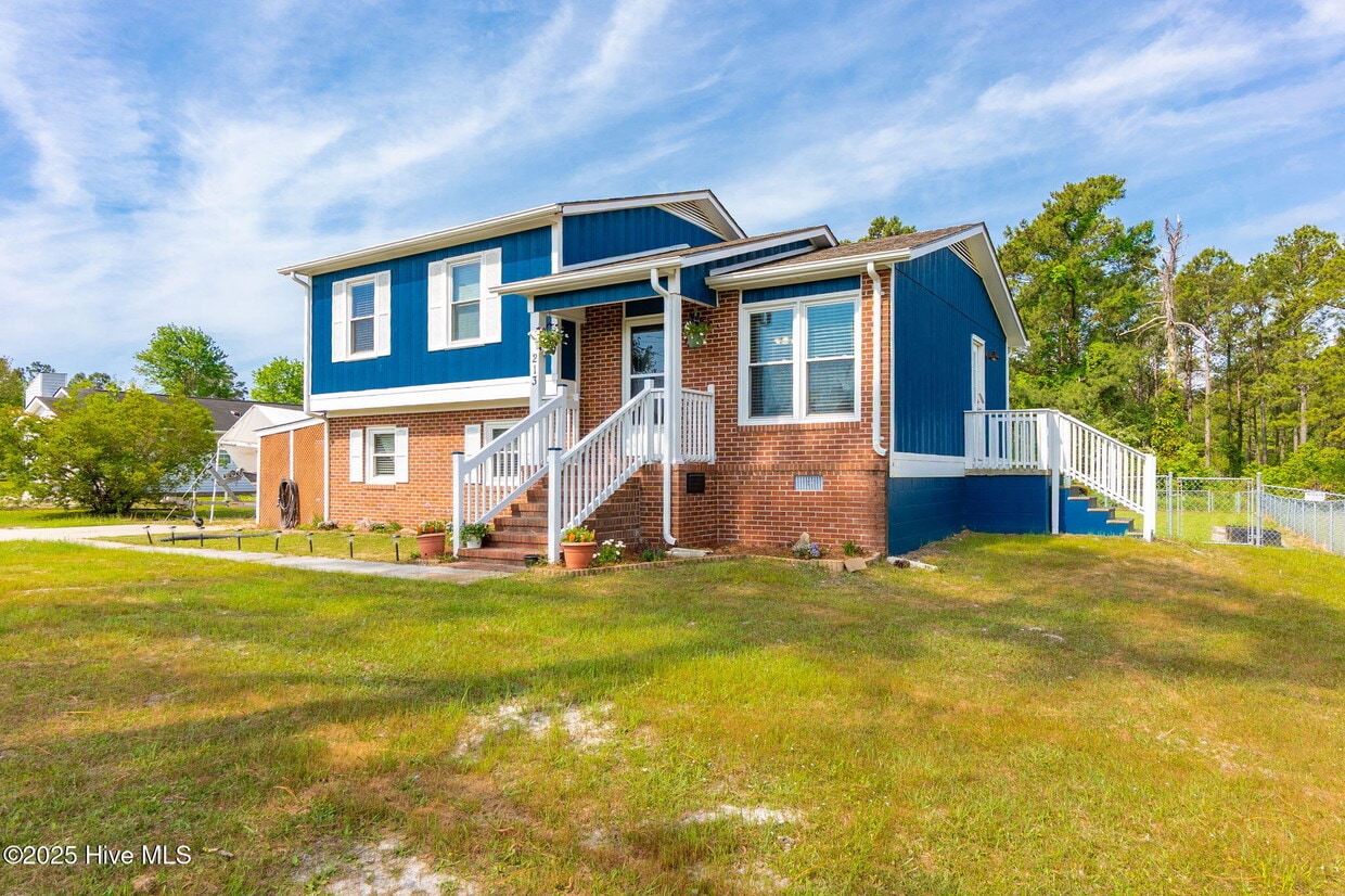 Primary Photo - 213 9 Mile Rd