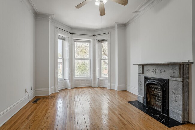 Foto del edificio - 241 W Scott St