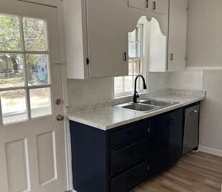 Building Photo - 2403 E Bayley St