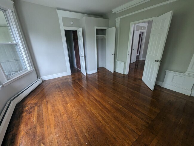 Building Photo - 359 Sherman Ave