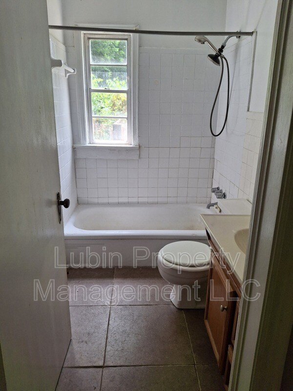 Foto del edificio - 3687 Bowen Ave