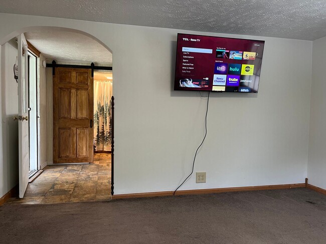 Foto del edificio - 818 Victory Ave