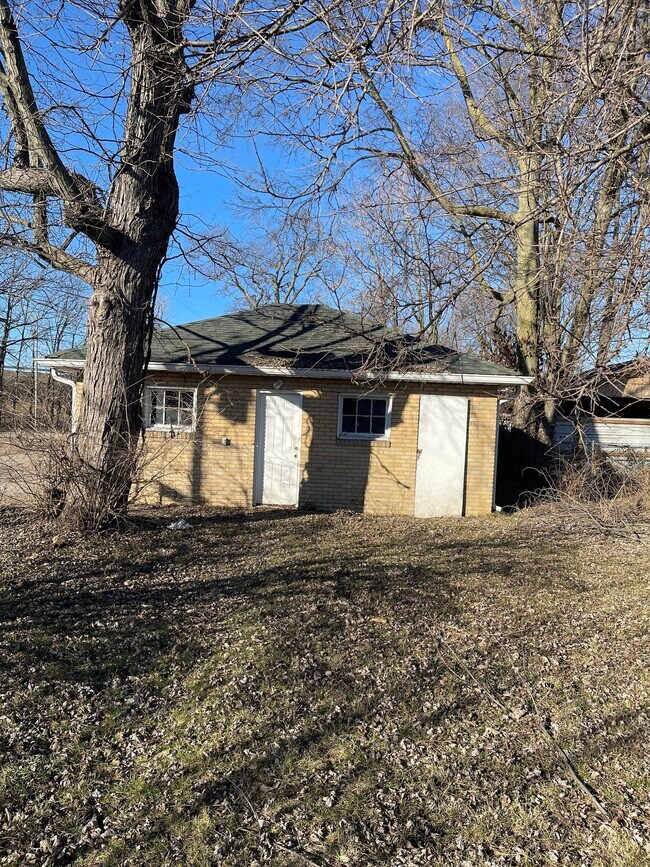 Building Photo - 3026 Shriver Ave