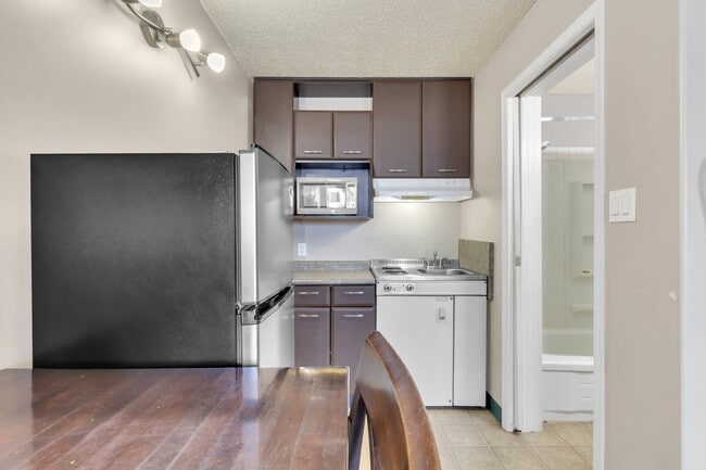 Photo du bâtiment - 10415 99 Ave