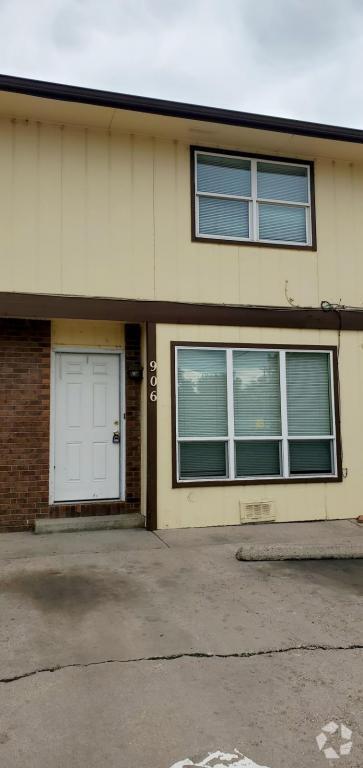 Building Photo - 906 Hersinger Pl