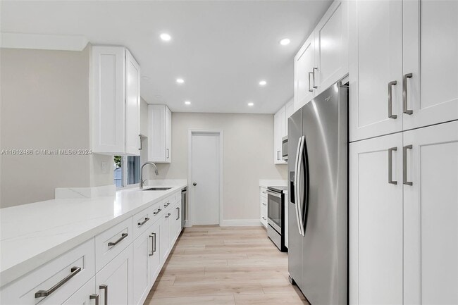 Building Photo - 10923 SW 78th Ave
