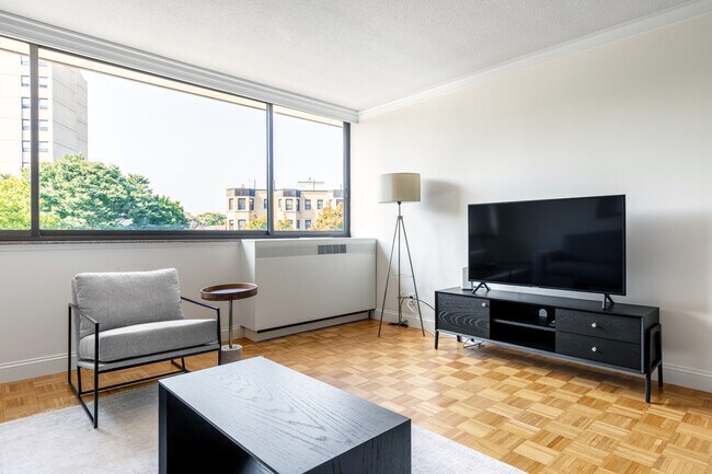 Foto del edificio - 221 Massachusetts Ave