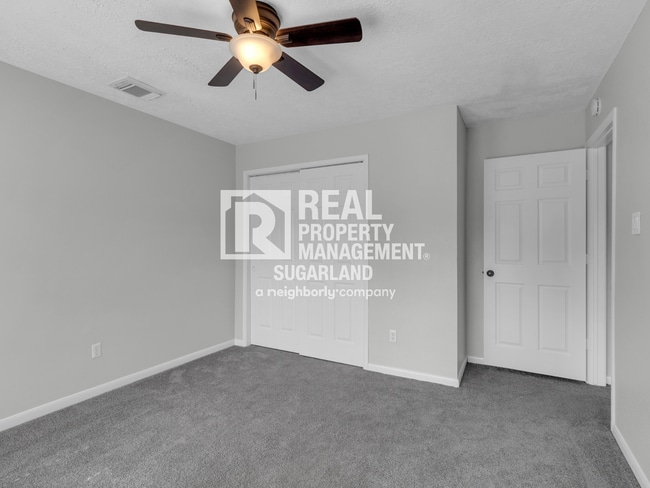 Building Photo - Executive Living in the Heart of Sugar Land