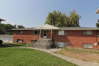 Building Photo - 2170 St Clair Rd