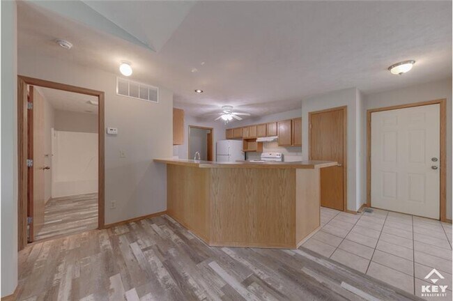 Foto del edificio - 565 N Bristol Ct