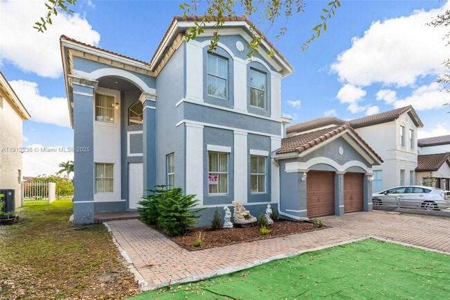 Foto del edificio - 8920 NW 180th Terrace