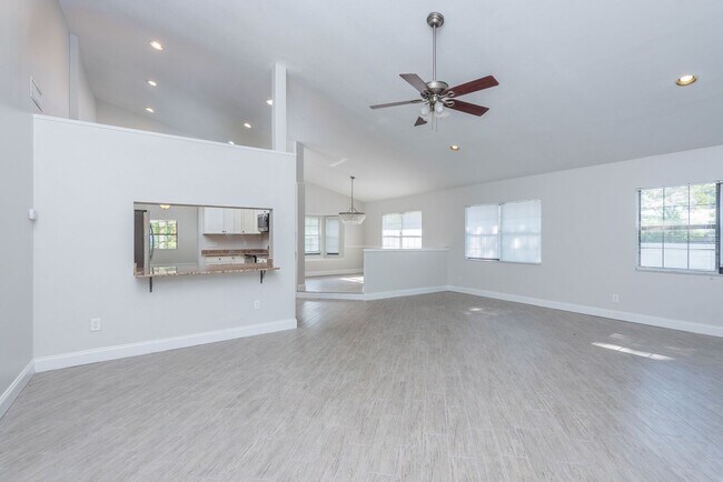 Foto del edificio - 3908 W McKay Ave