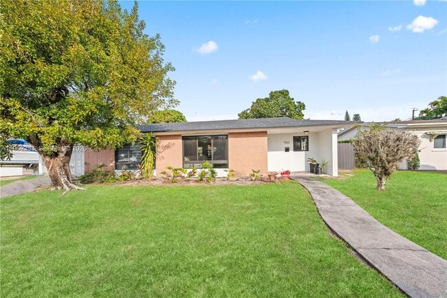 Foto del edificio - 7835 W 16th Ct