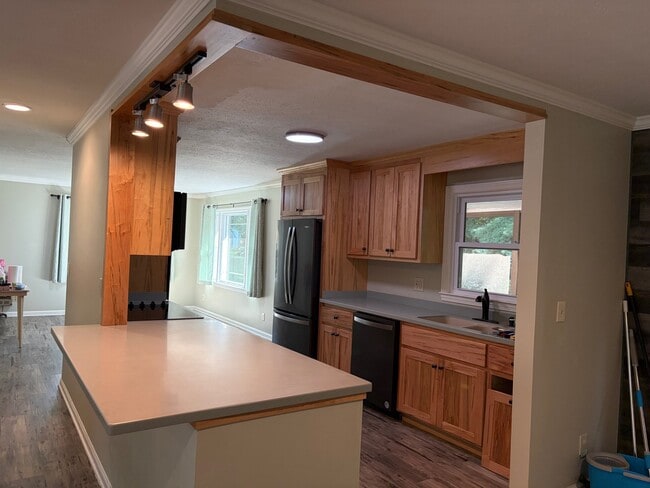 Building Photo - 3231 Magnolia Dr