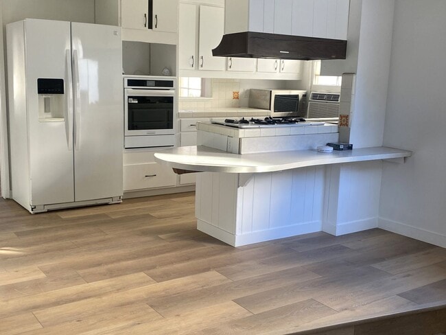 Building Photo - Manhattan Beach Family Home in the heart o...