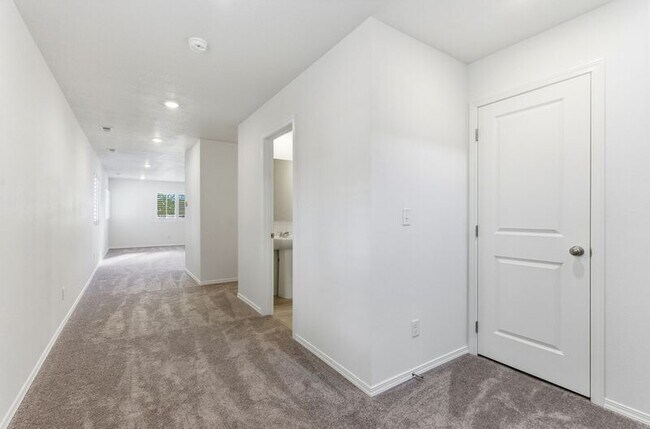 Foto del edificio - 1334 N Wilhelm Wy