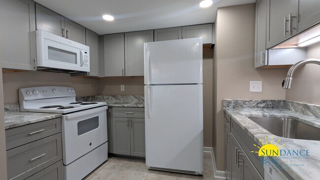 Foto del edificio - 2-Bedroom Condo with Direct Water Access and Scenic Views!