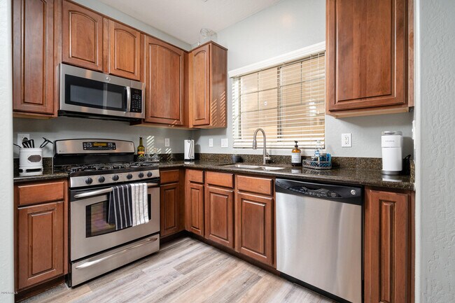 Foto del edificio - 14240 W Country Gables Dr