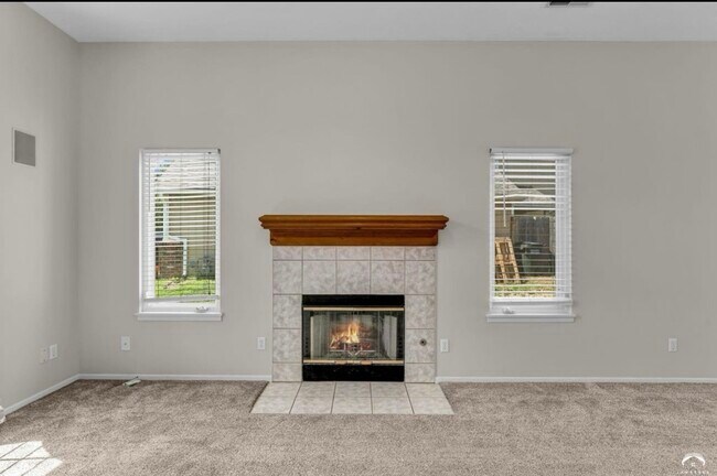 Foto del edificio - 2726 Harrison Pl