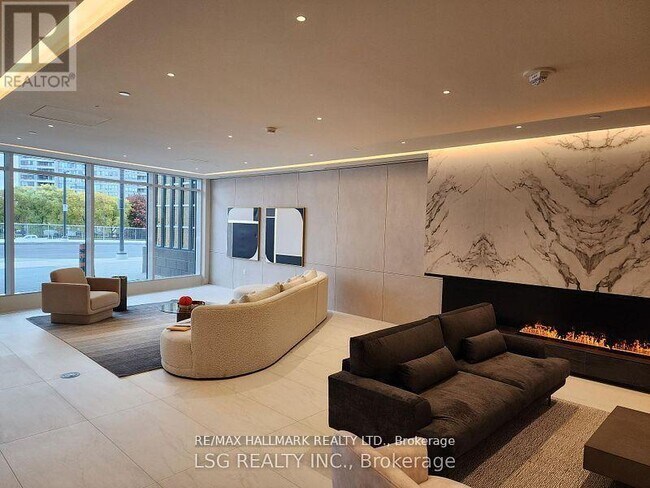 Photo du bâtiment - 50 Upper Mall Wy