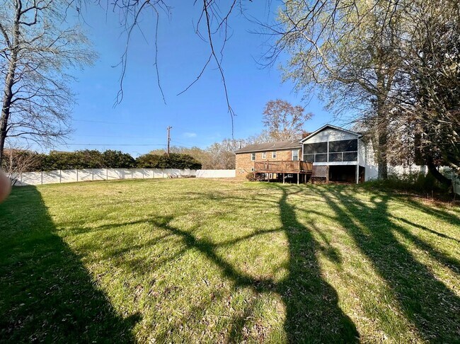 Foto del edificio - Beautiful 3-bedroom, 2.5-bath home in Clemmons