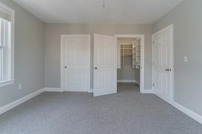 Foto del edificio - 266 N Main St