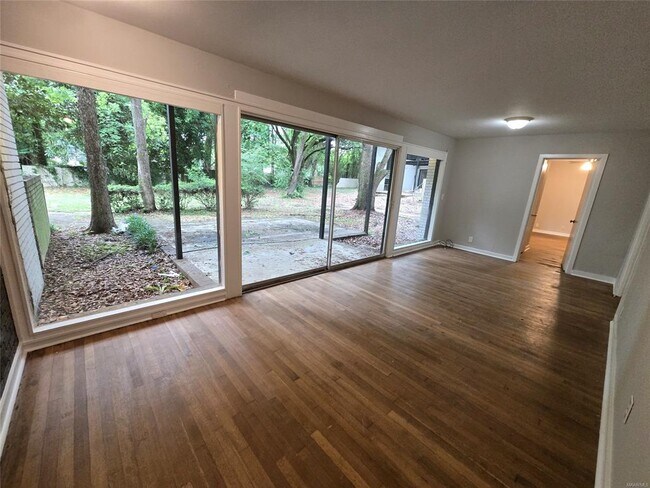 Foto del edificio - 3733 Wesley Dr